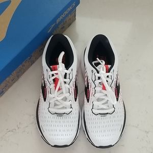 BNIB Brooks Ghost 13 size 7.5